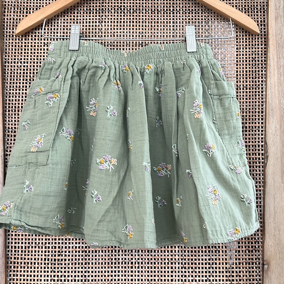 📫 BUY 2 for $20📫 Cat&Jack Dainty Green Flower Print Girl skirt size L 10/12 - Picture 3 of 6
